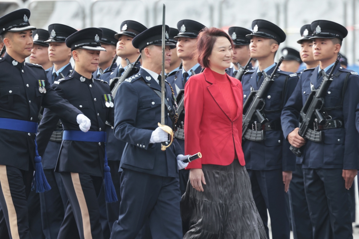 香港警察学院举行结业会操