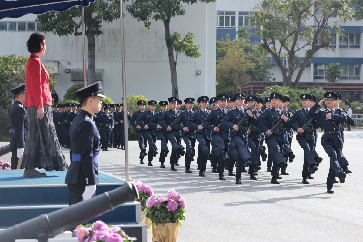 香港警察学院举行结业会操