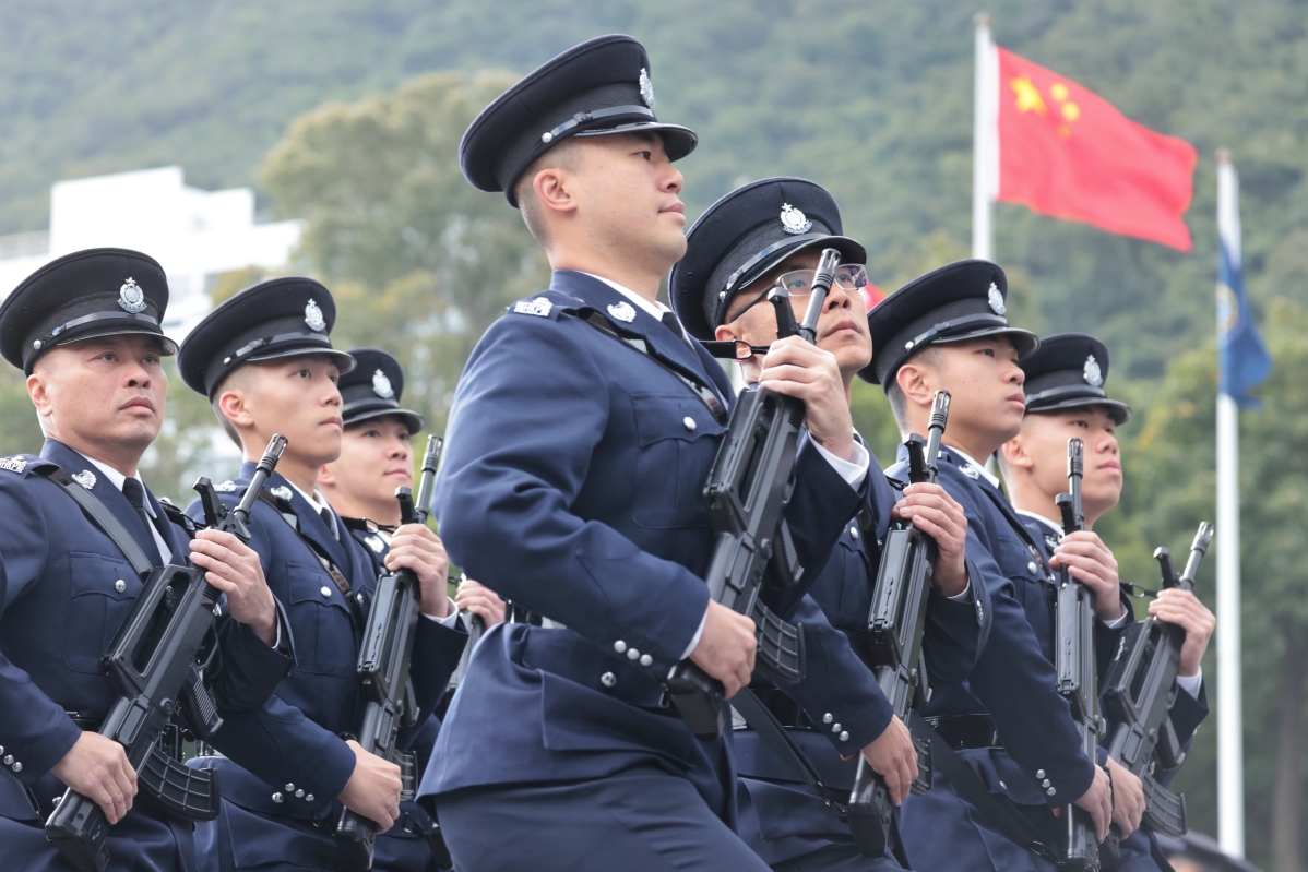 香港警察学院举行结业会操