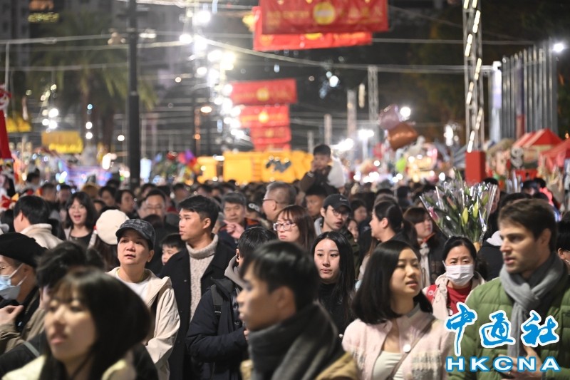 大年初四逾47万人次港人回港，17万人次内地客入境