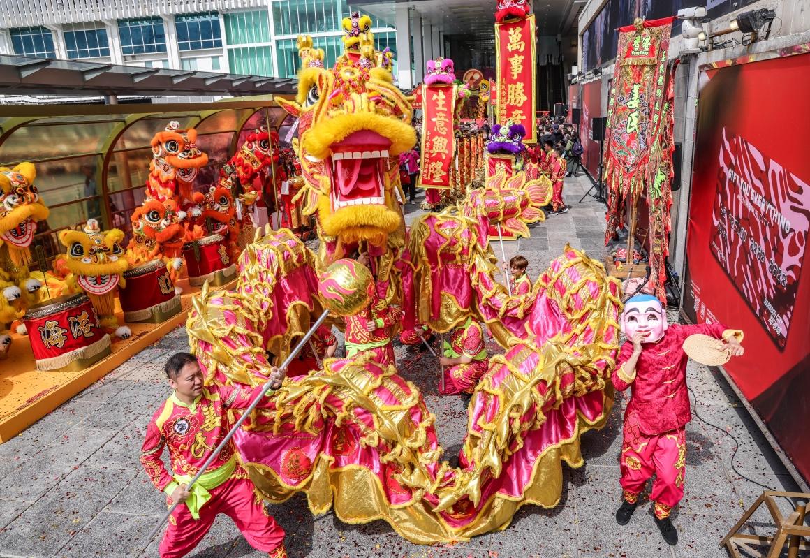 香港尖沙咀“金龙献瑞醒狮贺岁”