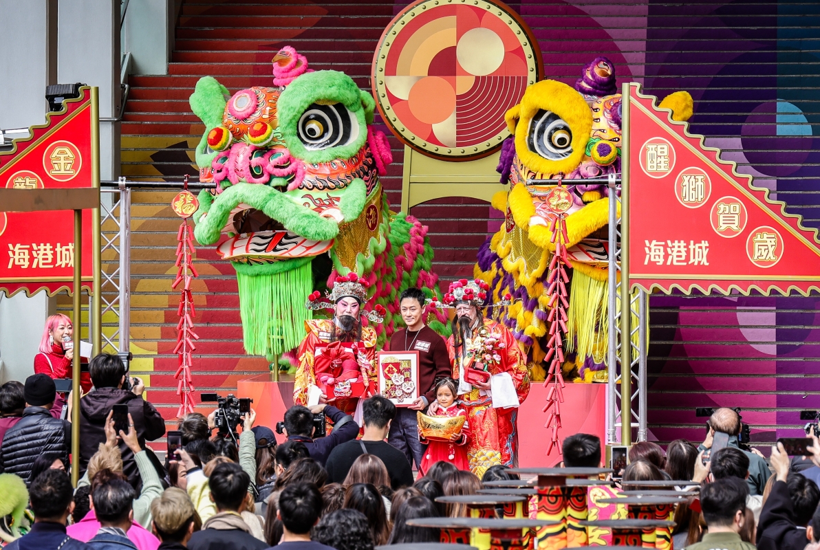 香港尖沙咀“金龙献瑞醒狮贺岁”