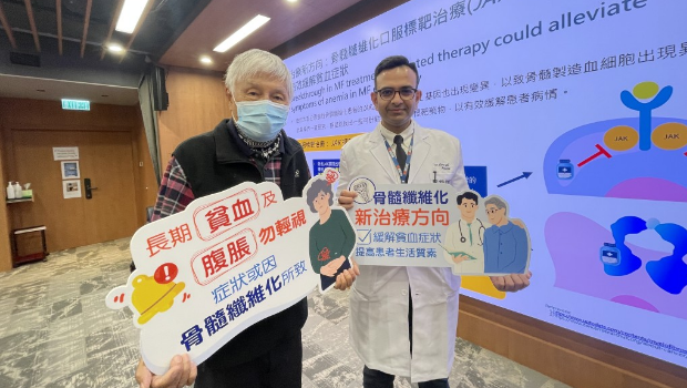 左起：谭先生，港大医学院内科学系临床副教授、血液及血液肿瘤科专科医生乔夏利。