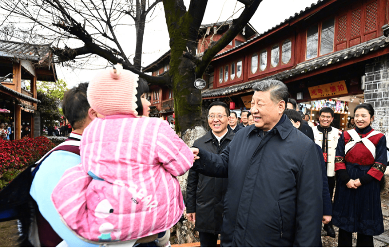 习近平在云南丽江市考察调研。   新华社